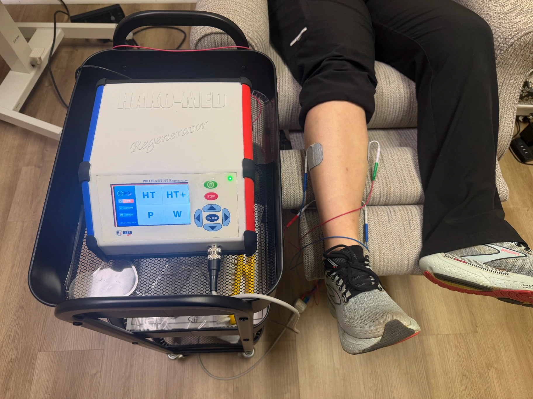 Patient receiving Hako-Med PRO ElecDT HT Regenerator horizontal therapy on the leg at Faulkenberry Chiropractic in Little Rock